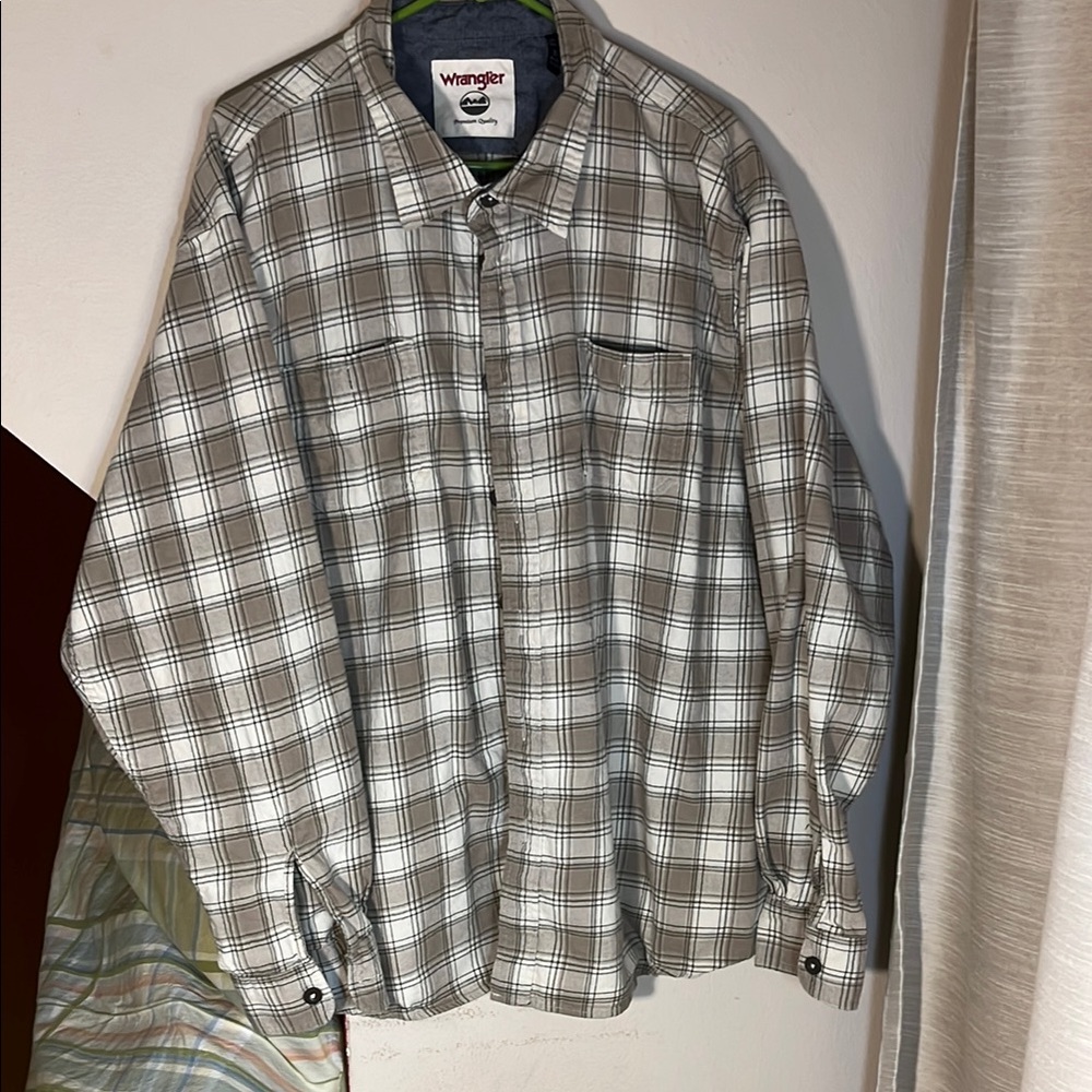 Wrangler Men's Gray Plaid Shirt